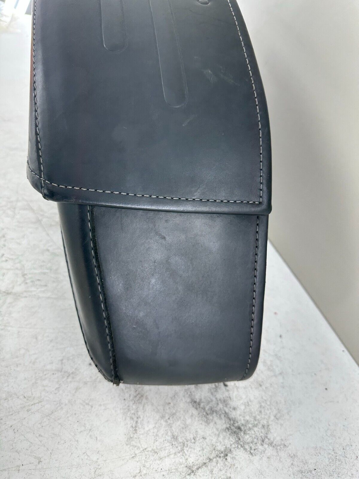 2005 HARLEY FLH ROADKING OEM HD Left Leather Hard Saddlebag w/ Lock & Hinges