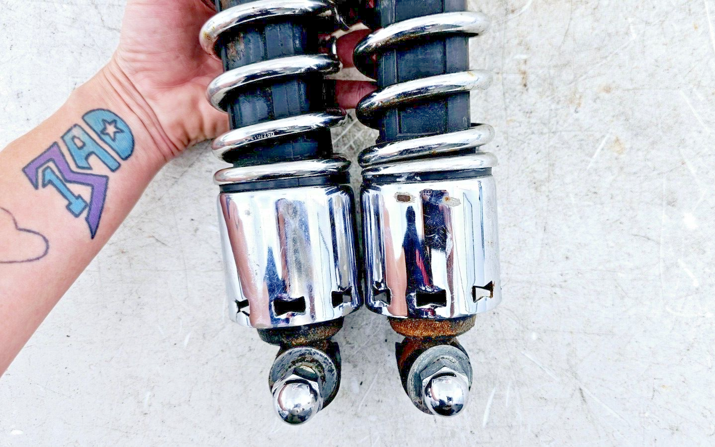 1995 HARLEY DYNA CONVERTIBLE Chrome Rear Shocks Suspension OEM