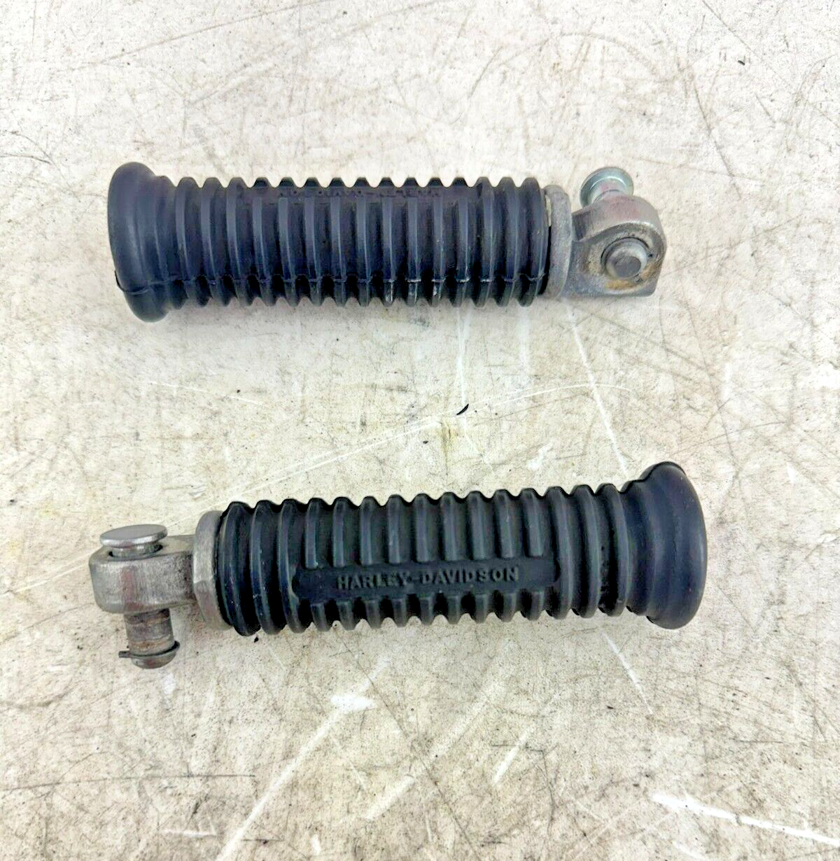 2006 HARLEY SOFTAIL DELUXE OEM HD Passenger Foot Pegs