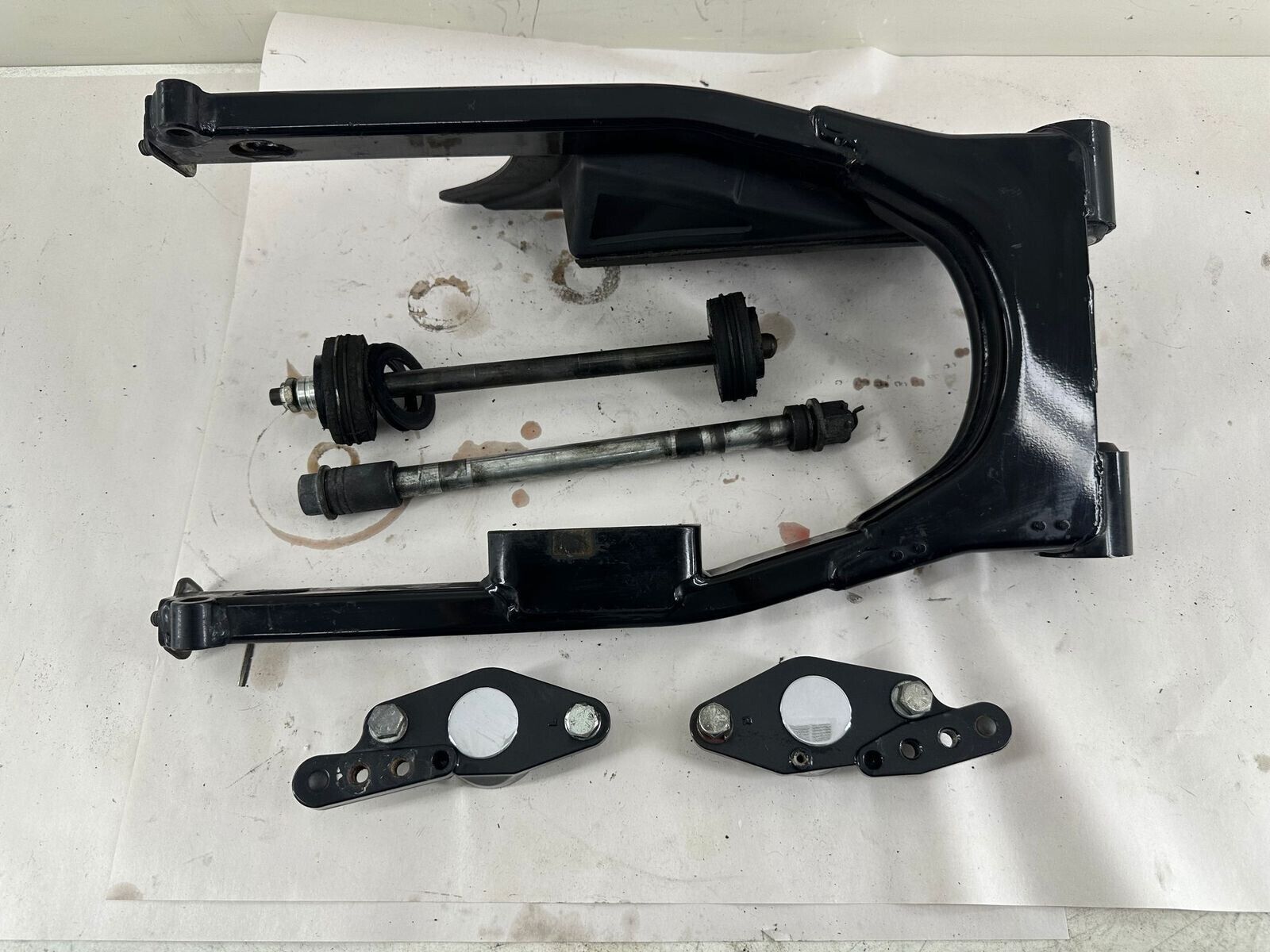 2000 HARLEY FLH ELECTRA GLIDE Swingarm + Bushings + Axle + Trans Bolt