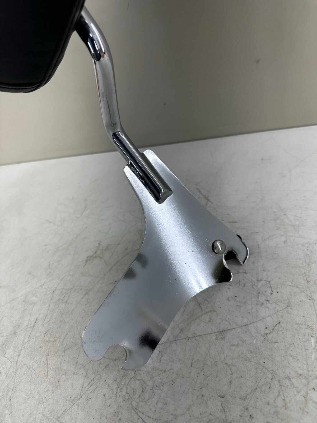 2005 HARLEY FLH ROADKING Quick Release Passenger Backrest Sissy Bar