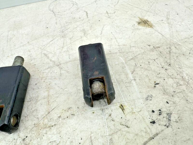 2000 Harley Davidson Sportster Passenger Footpeg Mounting Bracket Frame