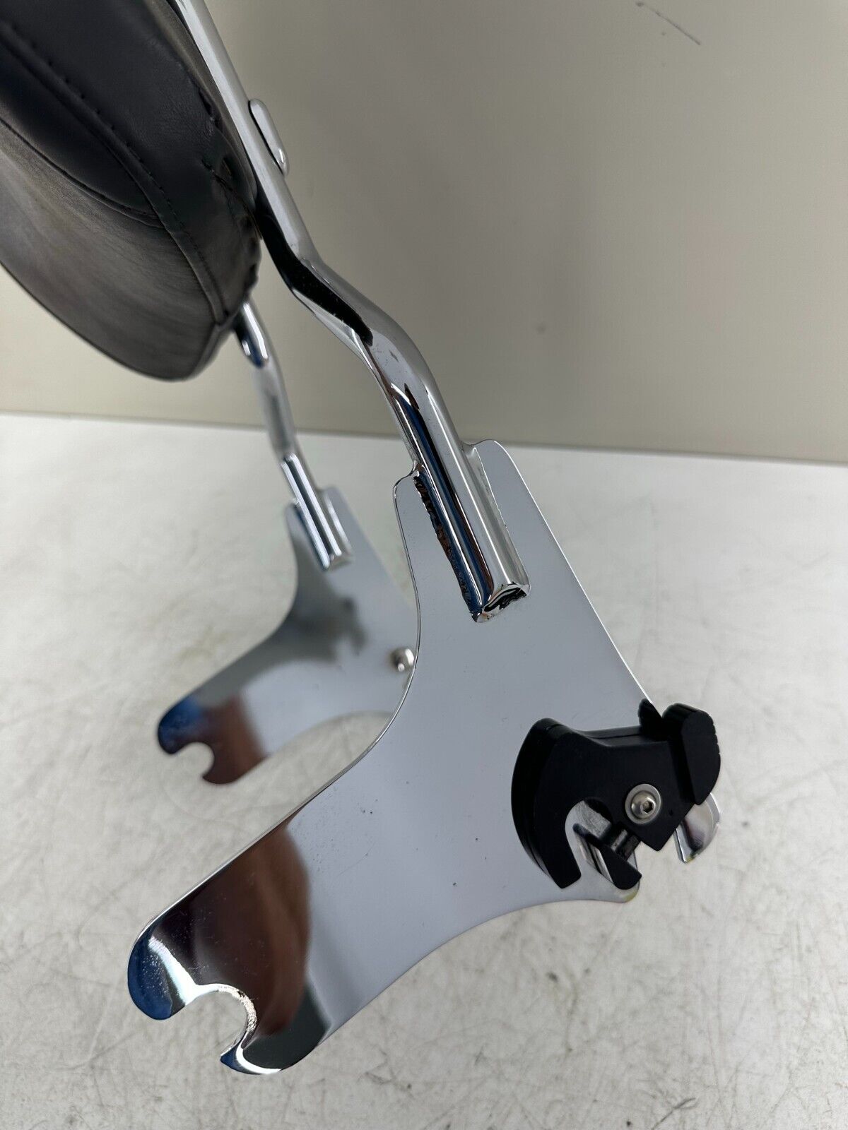 2005 HARLEY FLH ROADKING Quick Release Passenger Backrest Sissy Bar