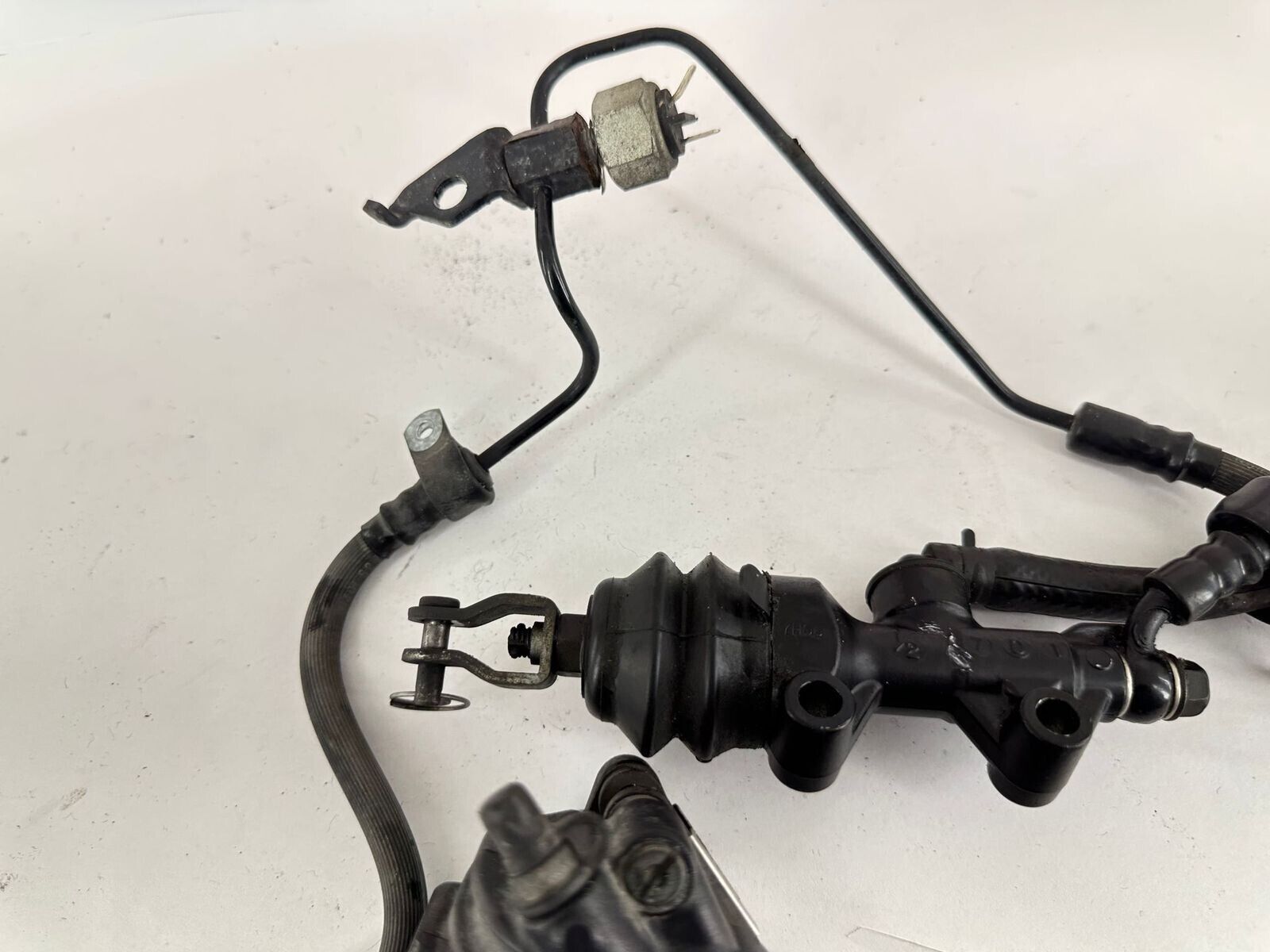 2007 HARLEY SPORTSTER CUSTOM Rear Brake Caliper + Master Cylinder