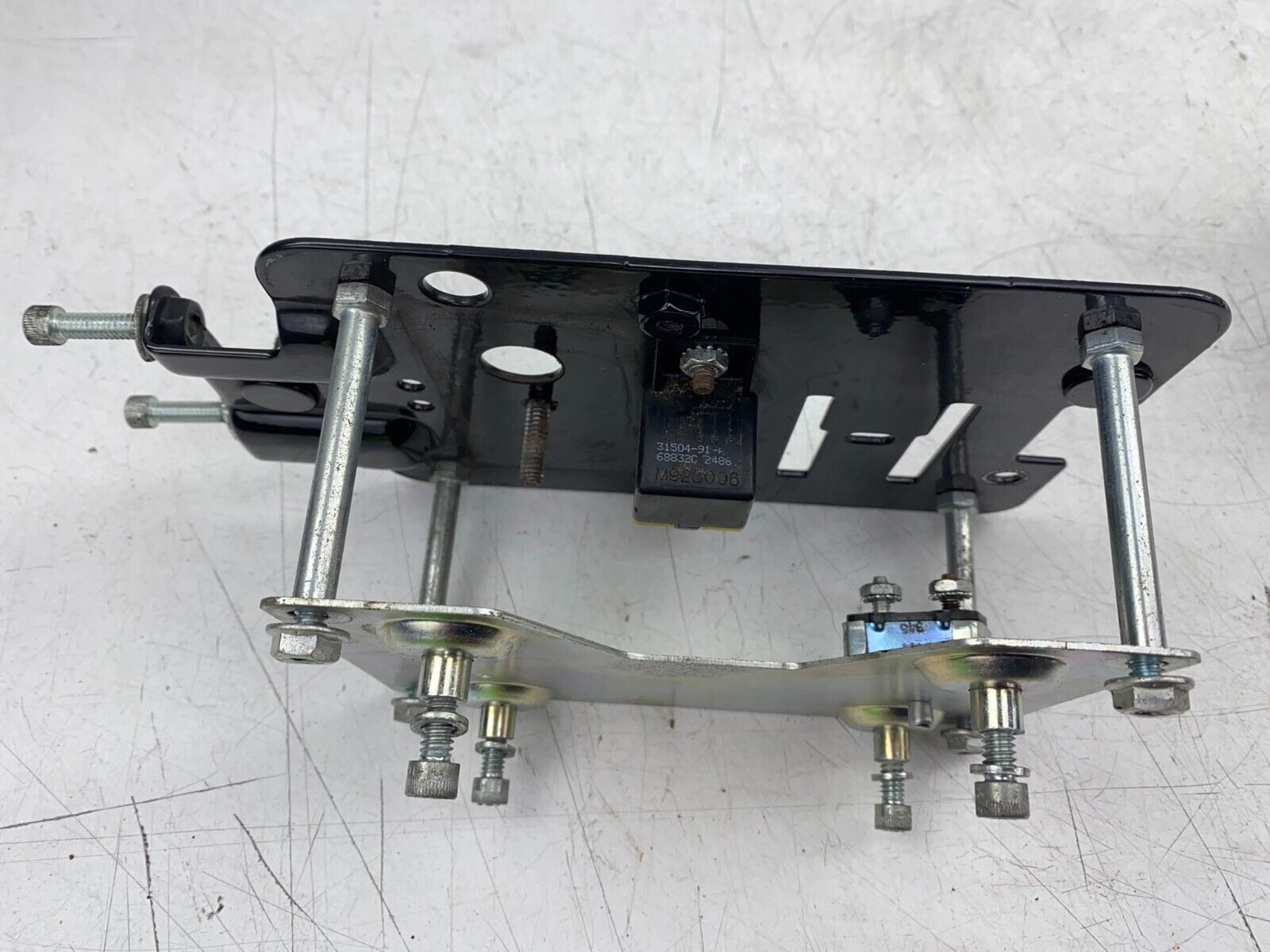1998 HARLEY DAVIDSON DYNA ECM ECU TSM Chrome Left Side Cover Mounting Bracket