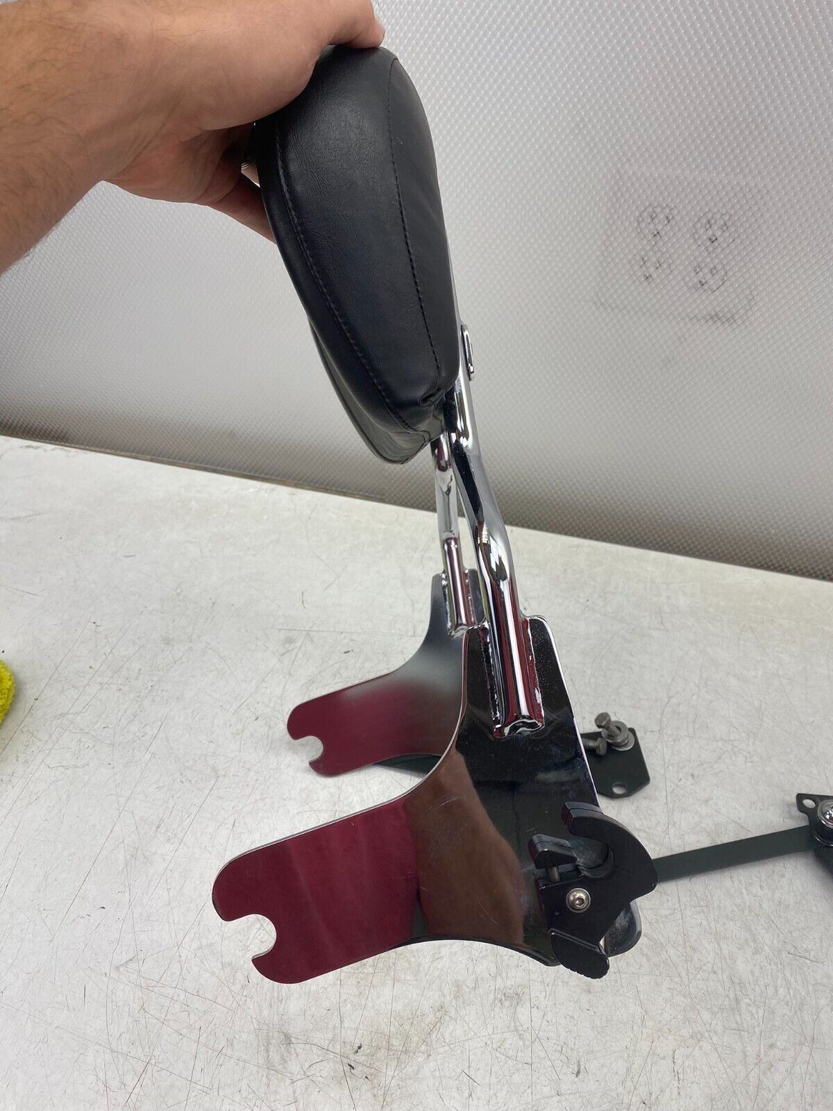 1998 HARLEY DAVIDSON FLH ROADKING QUICK RELEASE PASSENGER BACKREST SISSYBAR