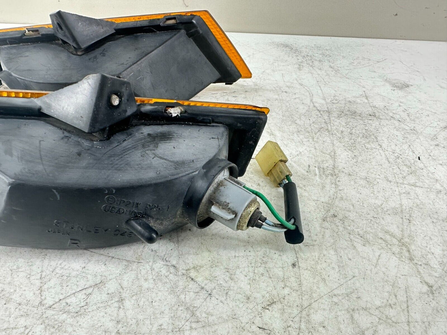 88-00 HONDA GOLDWING GL1500 Main Upper Fairing Front Turn Signal Light Housing