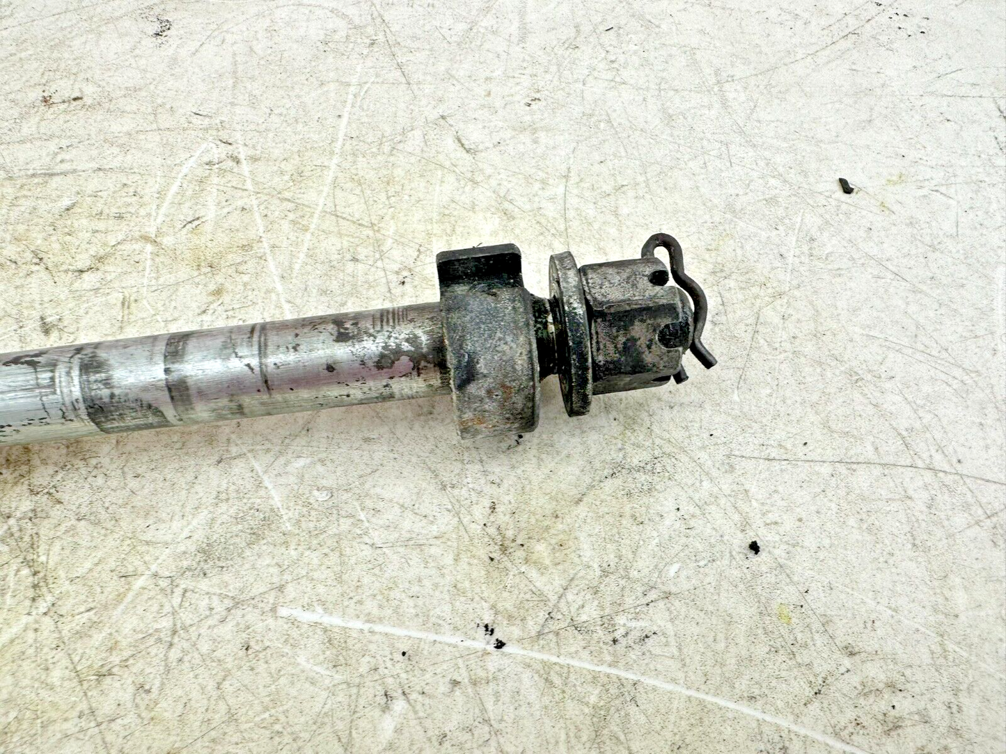 1999 HARLEY SOFTAIL OEM HD genuine Swingarm Rear Axle + Spacers