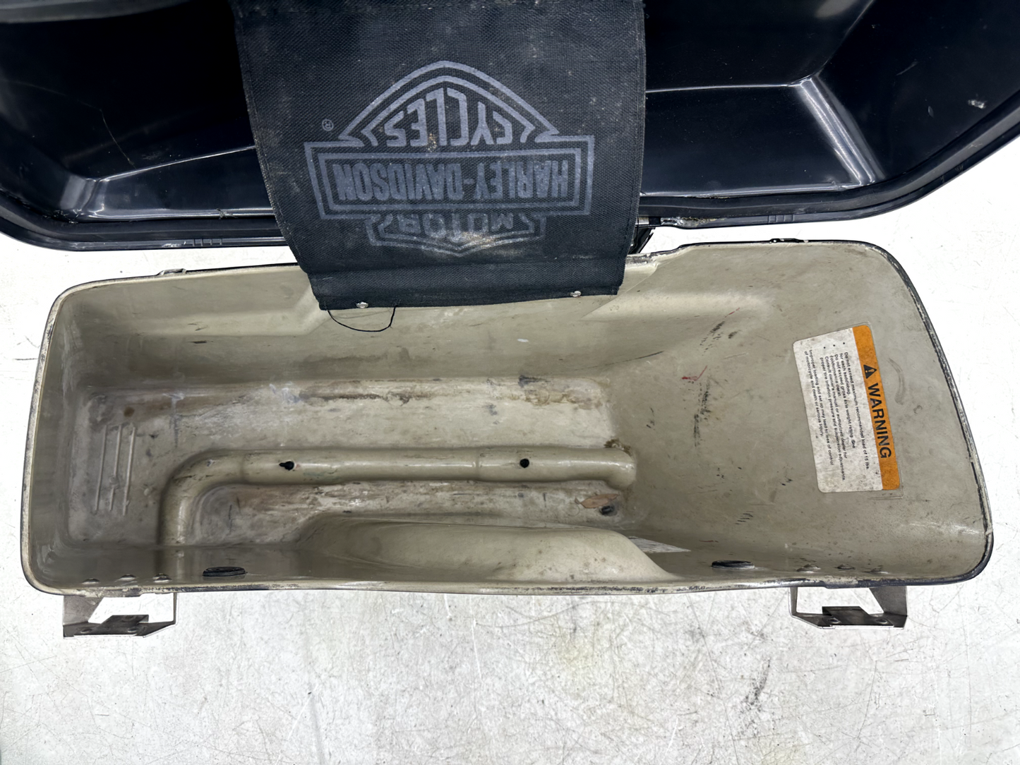2003 HARLEY ELECTRA GLIDE classic Left OEM HD Hard Saddlebag Base Lid Latch