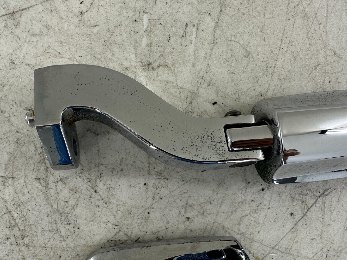 2005 HARLEY FLH ROADKING Passenger Foot Pegs And Mounting Bracket