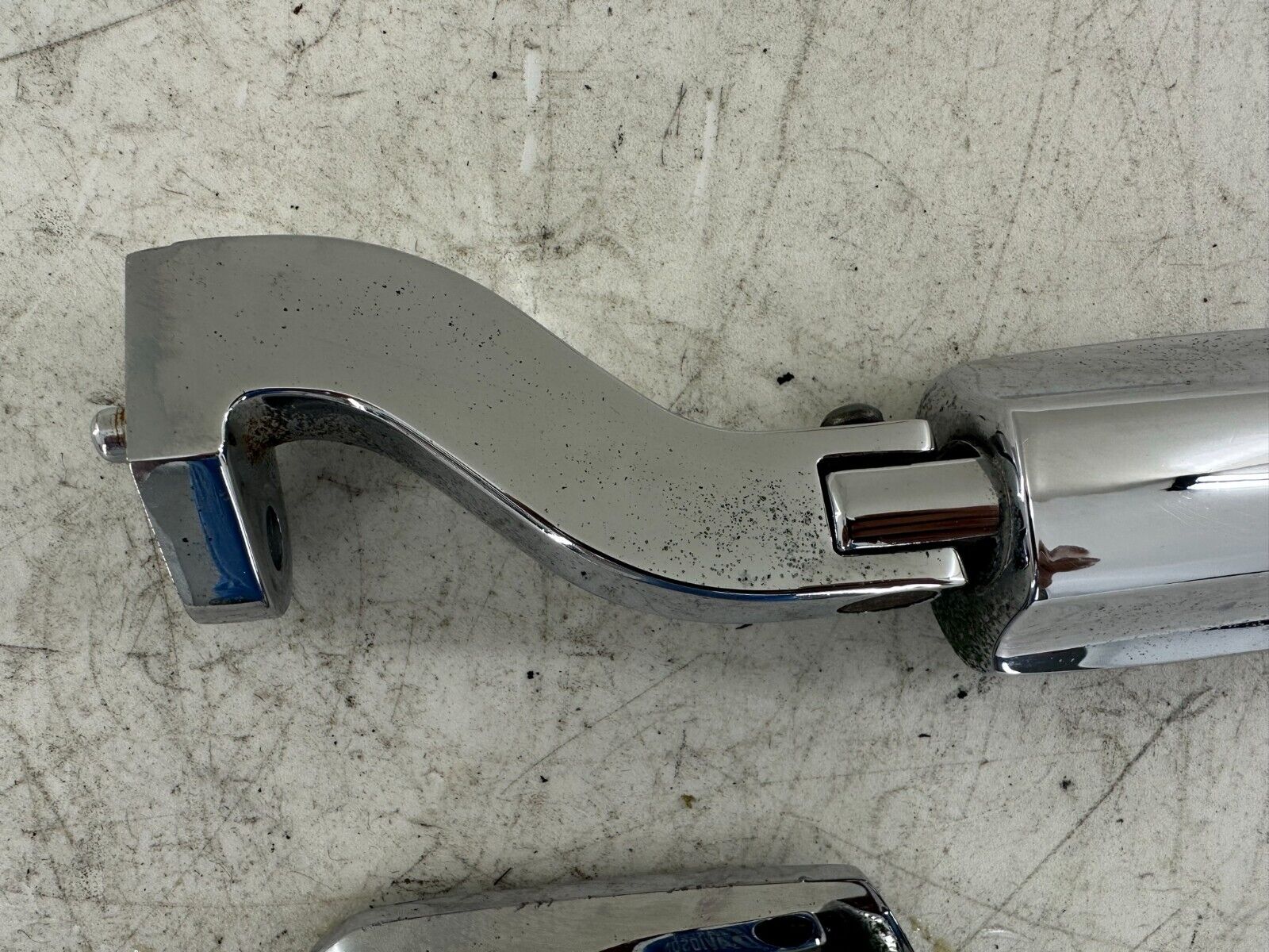 2005 HARLEY FLH ROADKING Passenger Foot Pegs And Mounting Bracket