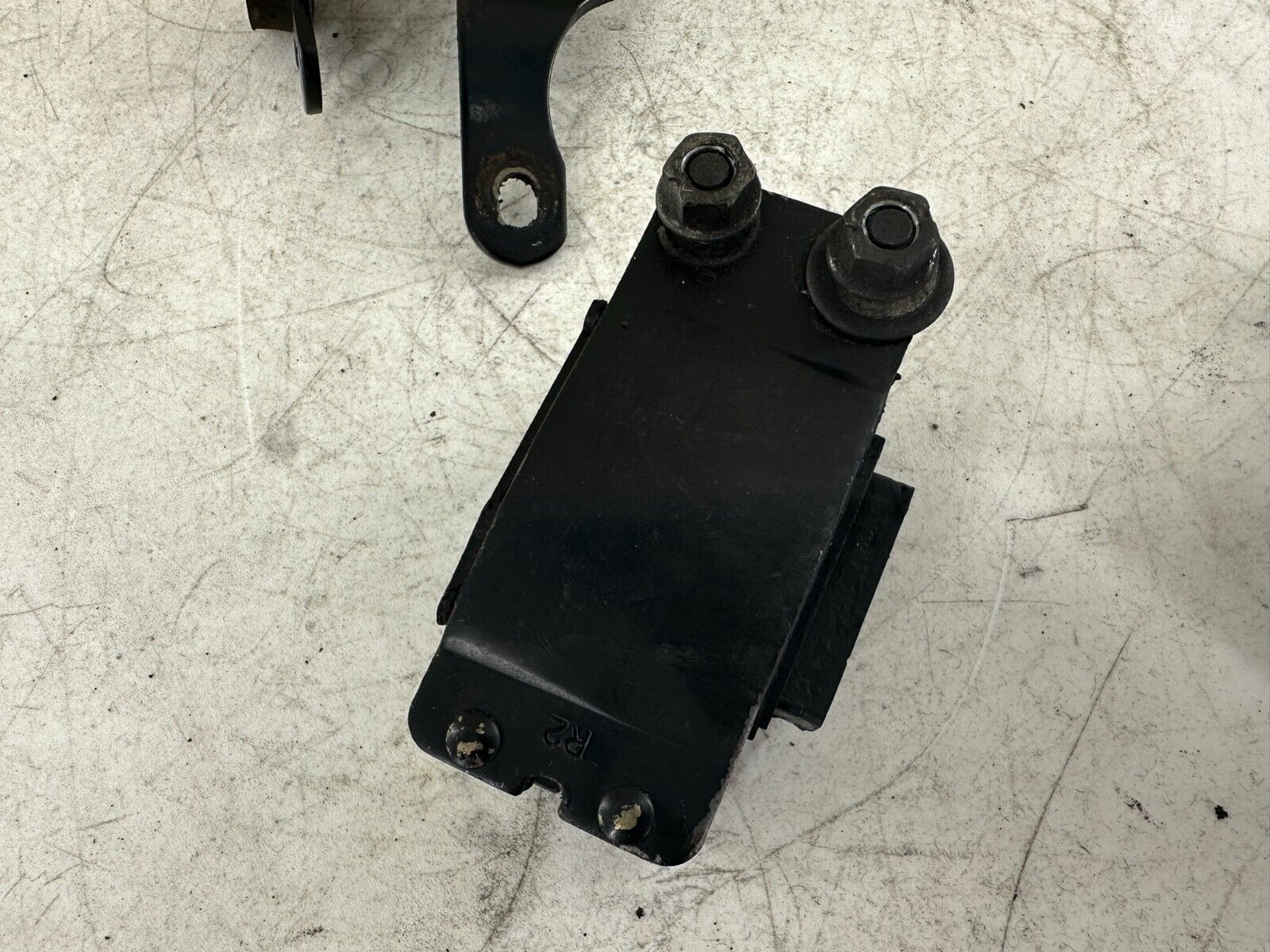 2003 HARLEY DAVIDSON DYNA Rubber Engine Motor Transmission Mount Bracket