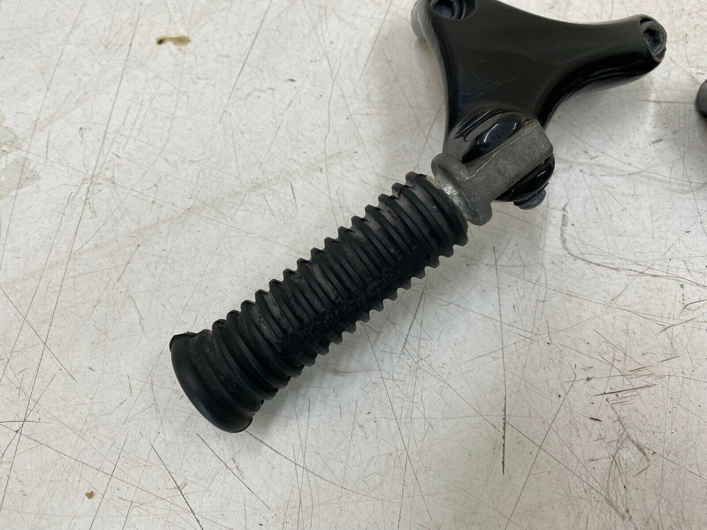 2006 HARLEY DAVIDSON SPORTSTER Passenger Foot Pegs w/ Mounting Brackets