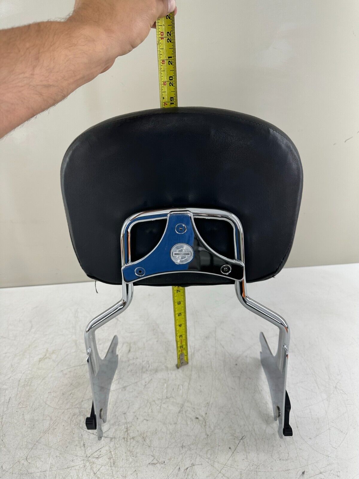 2005 HARLEY FLH ROADKING Quick Release Passenger Backrest Sissy Bar