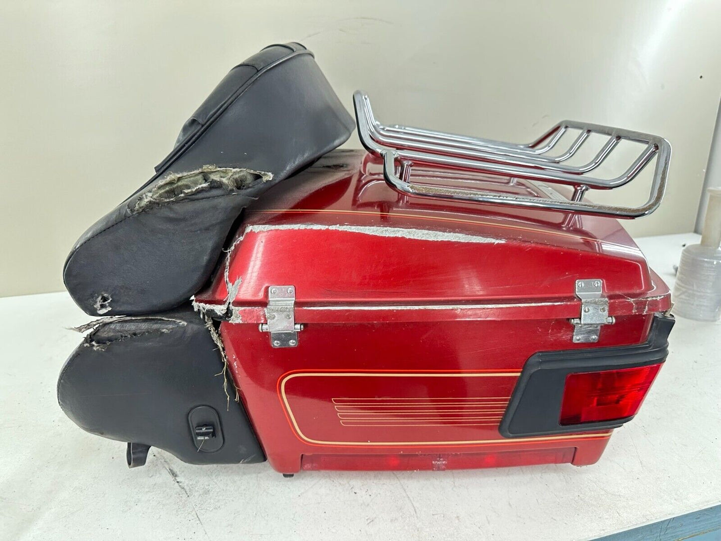 2004 HARLEY FLH ELECTRA GLIDE Trunk Tour PAC Pack Rack Speakers