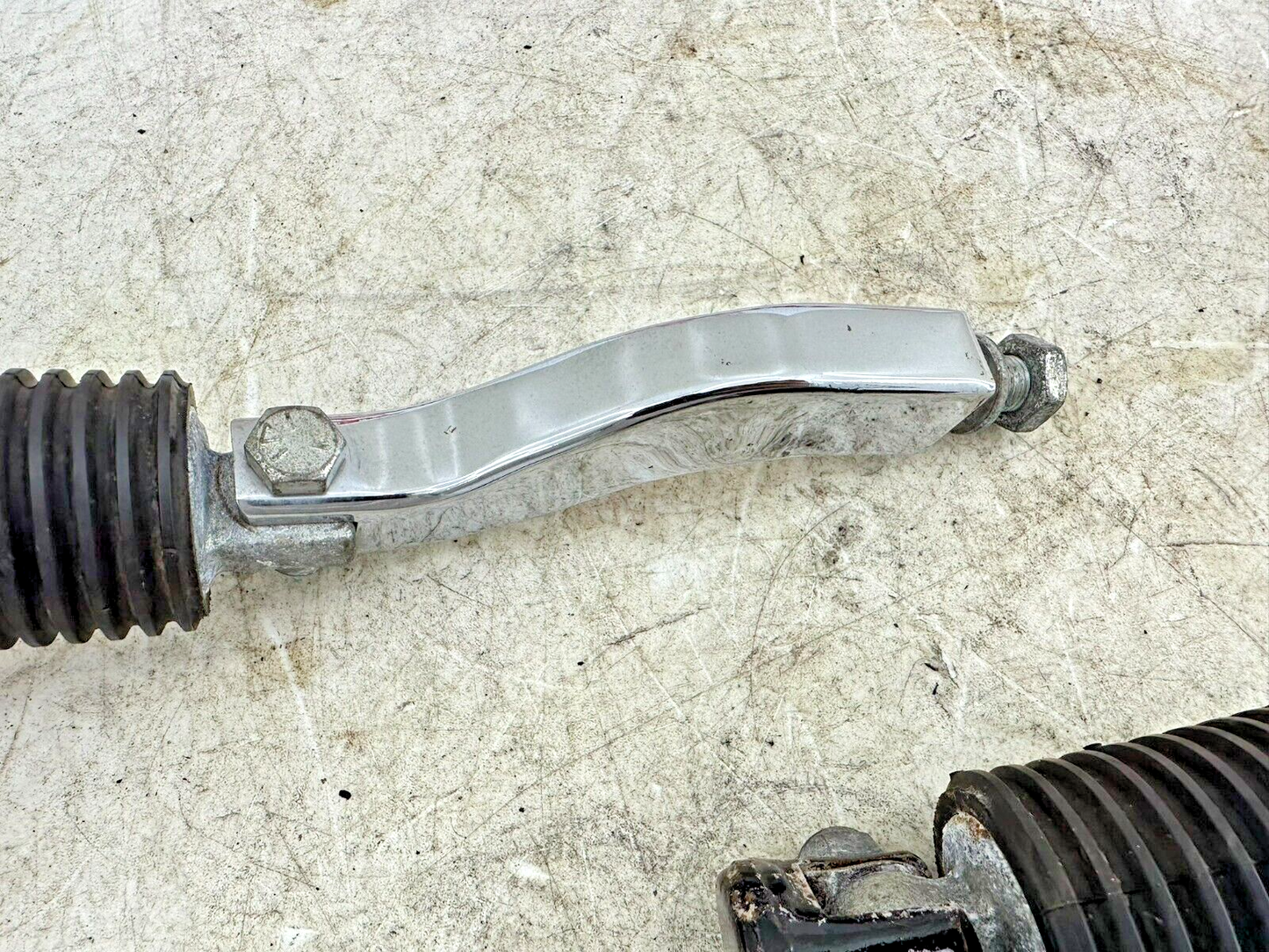 1997 HARLEY DYNA OEM HD Passenger Footpegs + Mounting Hardware Bracket