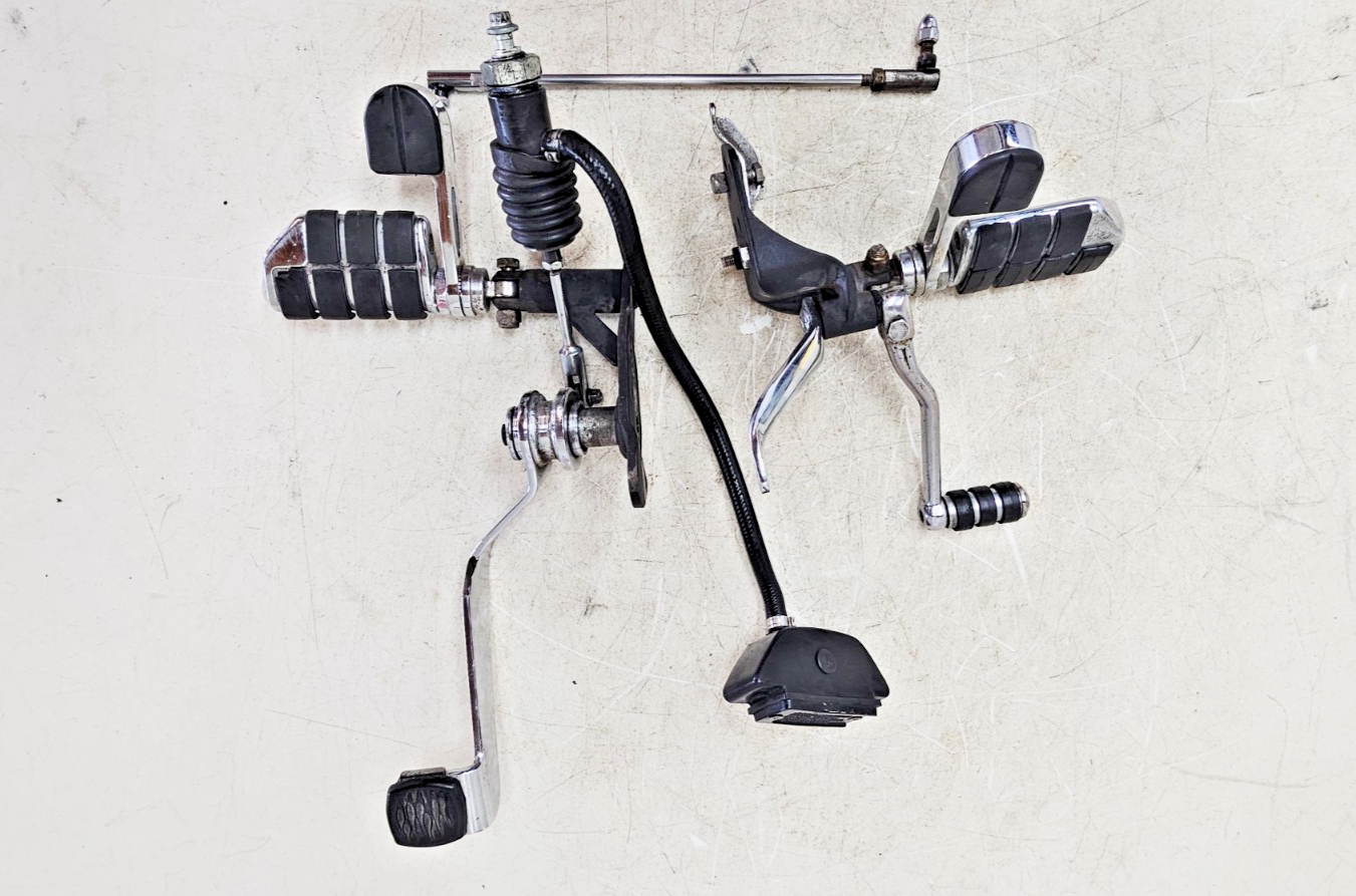 1993 HARLEY SOFTAIL Forward Controls Shift Lever Brake Pedal + Pegs Complete