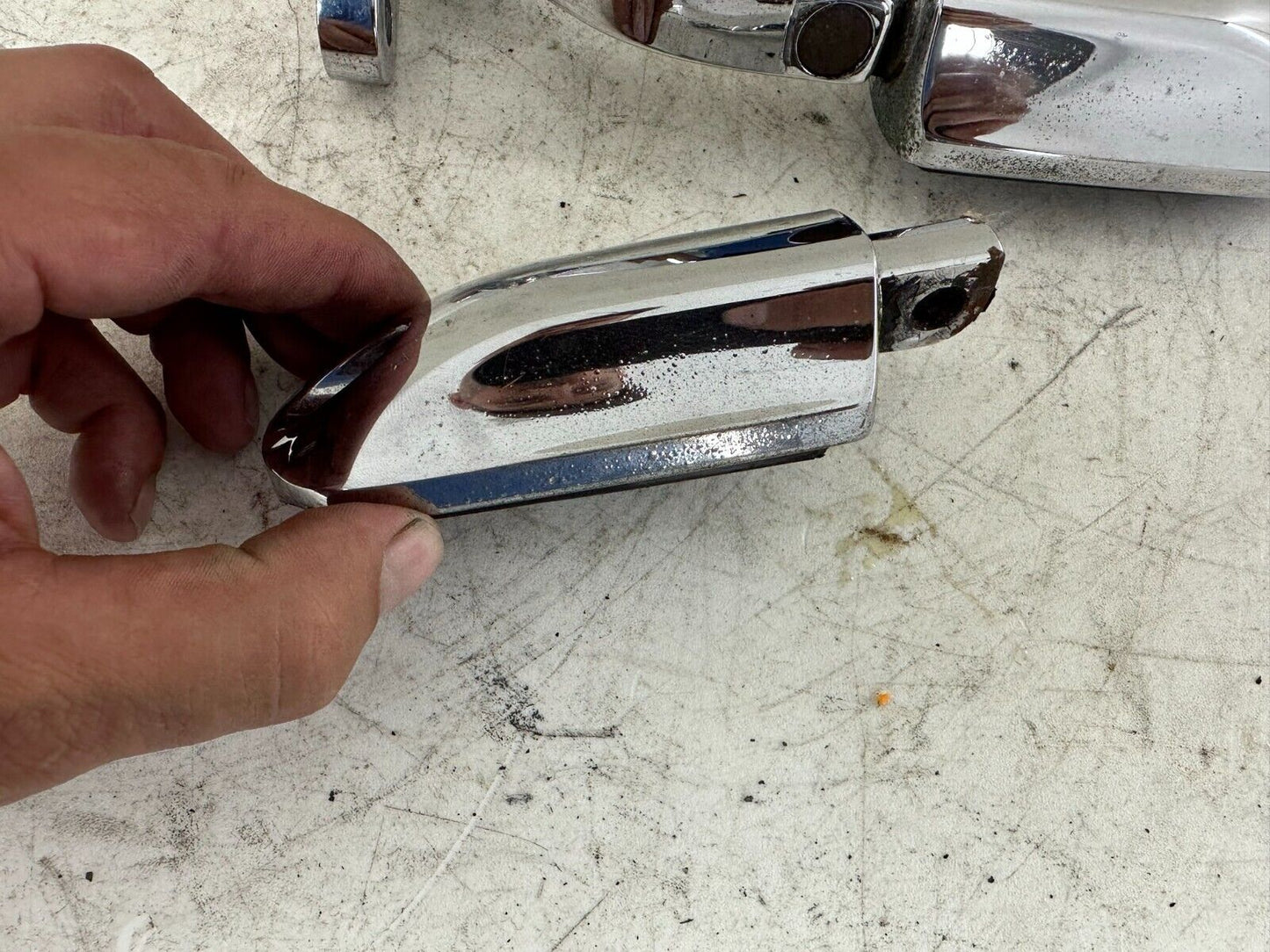 2005 HARLEY FLH ROADKING Passenger Foot Pegs And Mounting Bracket