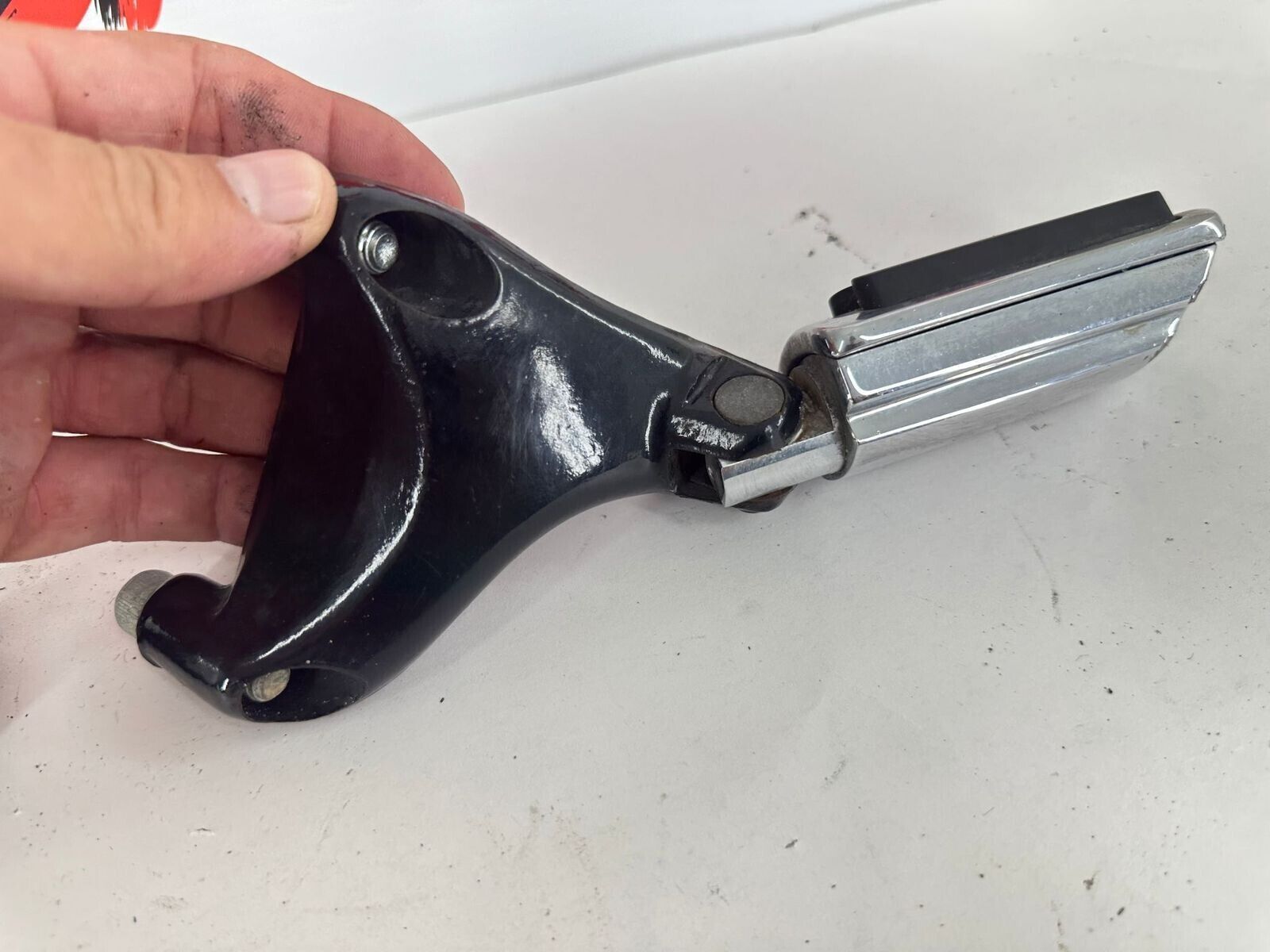 2007 HARLEY SPORTSTER CUSTOM Passenger Footpegs + Mounting Bracket
