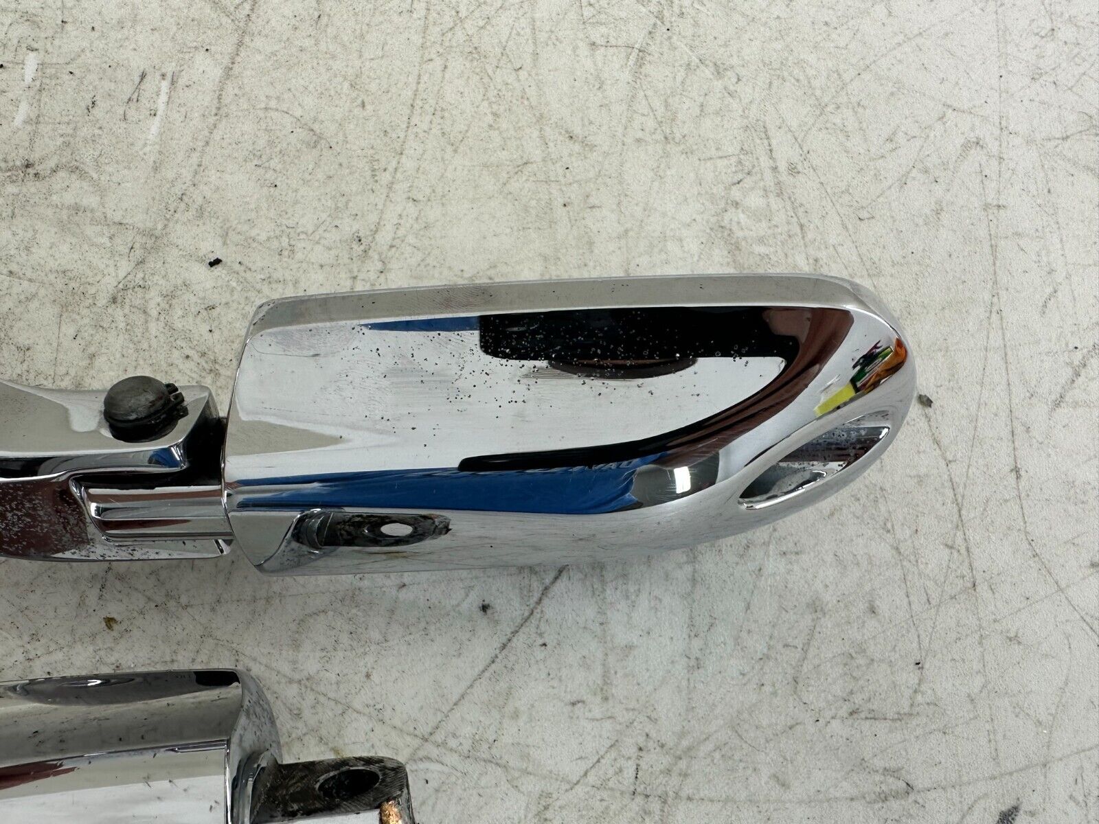 2005 HARLEY FLH ROADKING Passenger Foot Pegs And Mounting Bracket