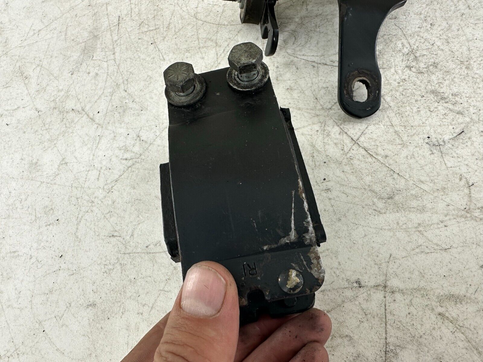 2003 HARLEY DAVIDSON DYNA Rubber Engine Motor Transmission Mount Bracket
