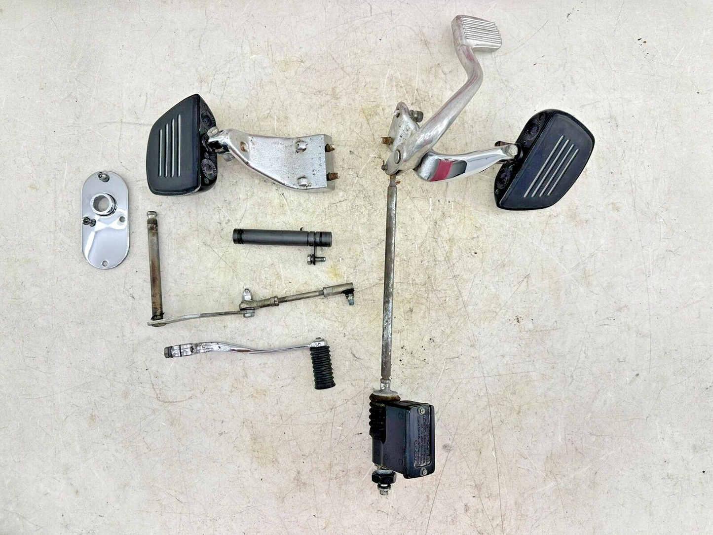 2002 HARLEY DYNA LOW RIDER OEM HD Mid Controls Shift Lever Brake Pedal + Linkage