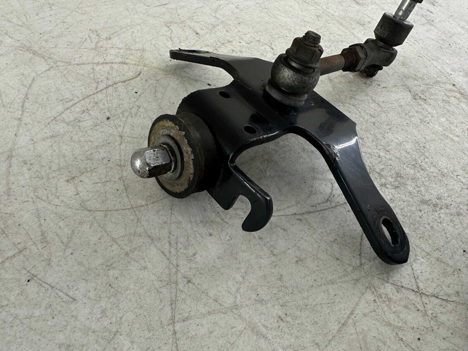 2003 HARLEY DAVIDSON DYNA Rubber Engine Motor Transmission Mount Bracket