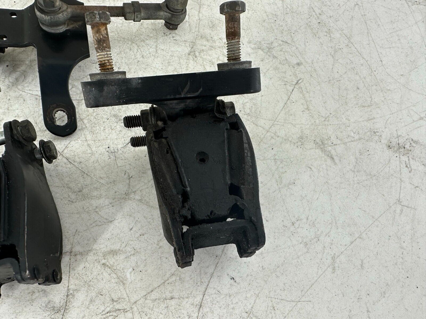 2003 HARLEY DAVIDSON DYNA Rubber Engine Motor Transmission Mount Bracket