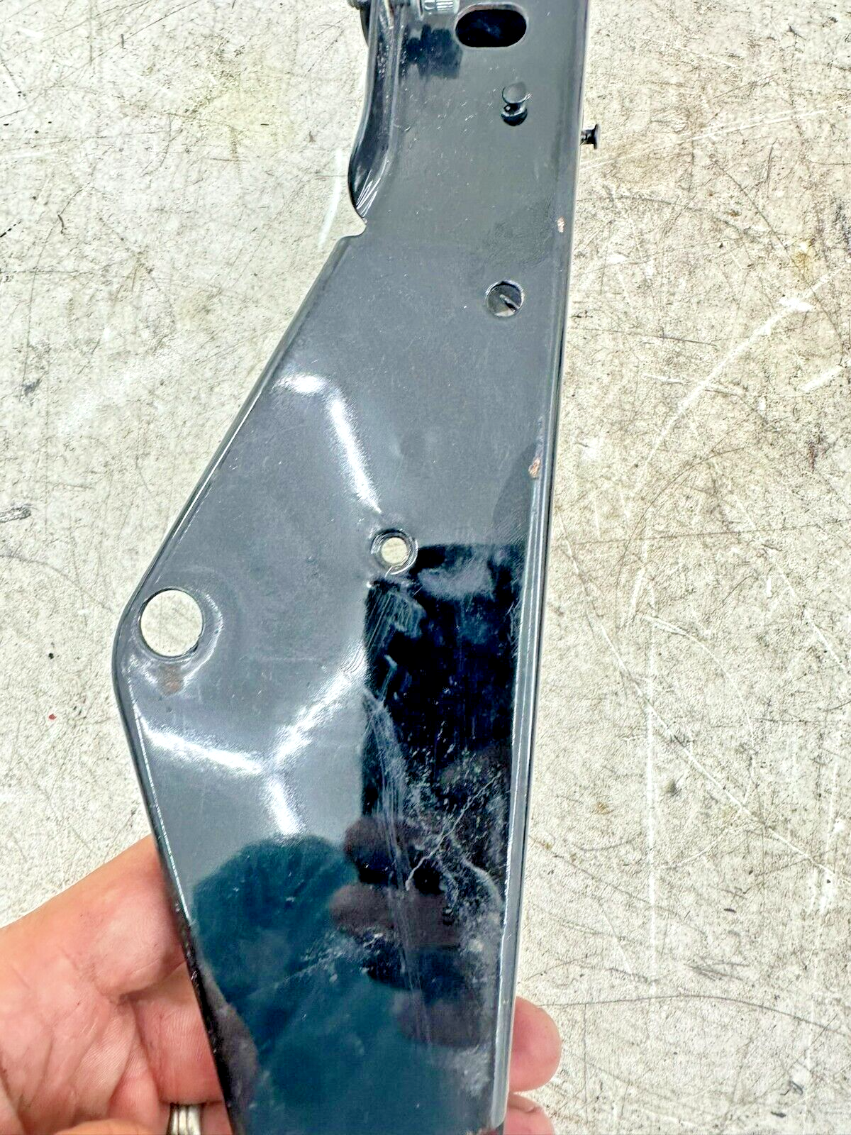 2007 Harley Electra Glide CVO Main Batwing Fairing Mounting Bracket Frame