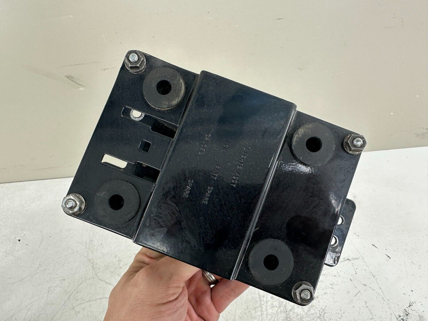 2000 HARLEY DAVIDSON DYNA LEFT SIDE FUSE BOX BLOCK FRAME HOUSING