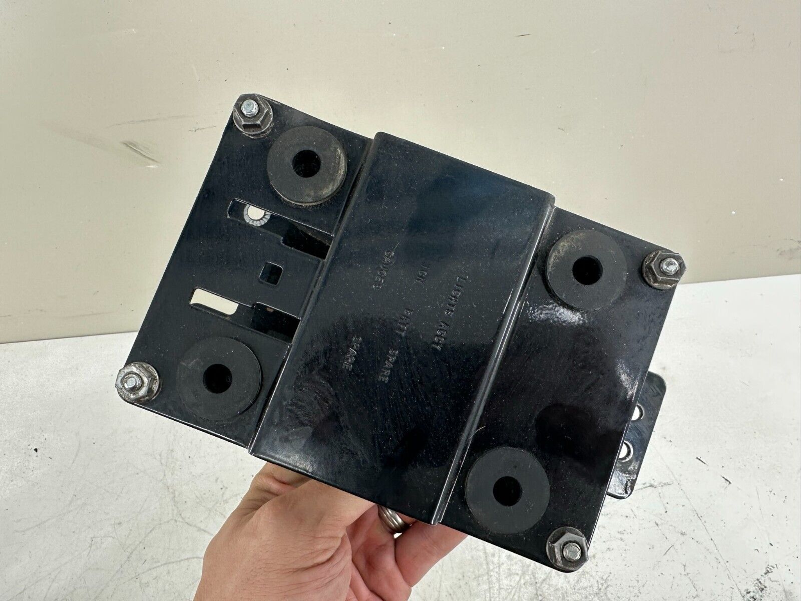 2000 HARLEY DAVIDSON DYNA LEFT SIDE FUSE BOX BLOCK FRAME HOUSING