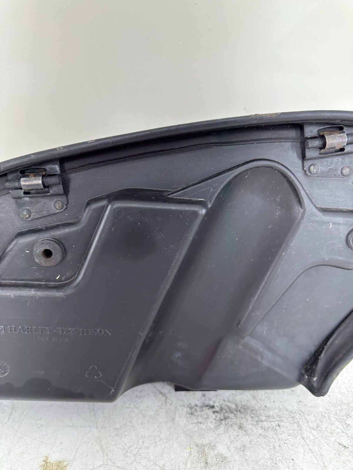 2005 HARLEY FLH ROADKING OEM HD Left Leather Hard Saddlebag w/ Lock & Hinges