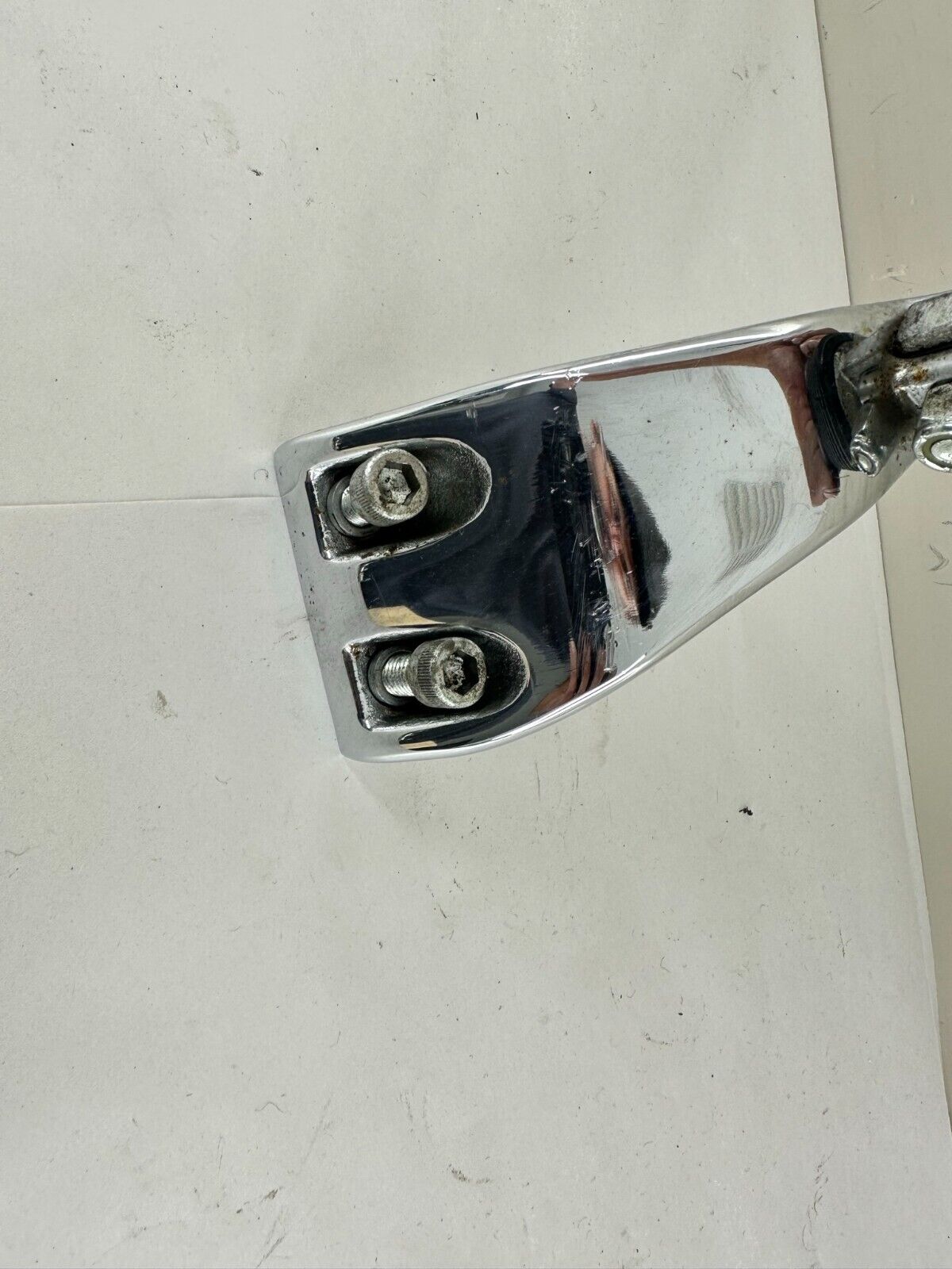 1996 HARLEY DAVIDSON DYNA MID CONTROL LEFT SIDE FOOT PEG & MOUNTING BRACKET