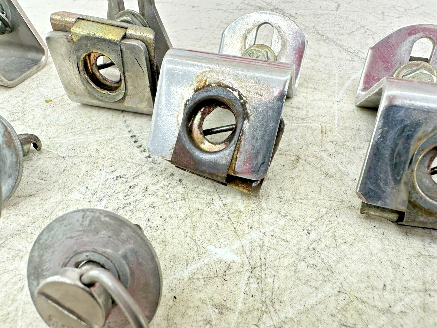 2003 HARLEY ELECTRA GLIDE classic Saddlebag Docking Mounting Hardware Pins