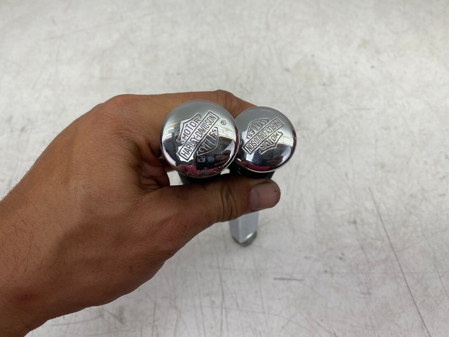 1998 HARLEY DAVIDSON DYNA CHROME HIGHWAY BAR PEGS & MOUNTING BRACKET