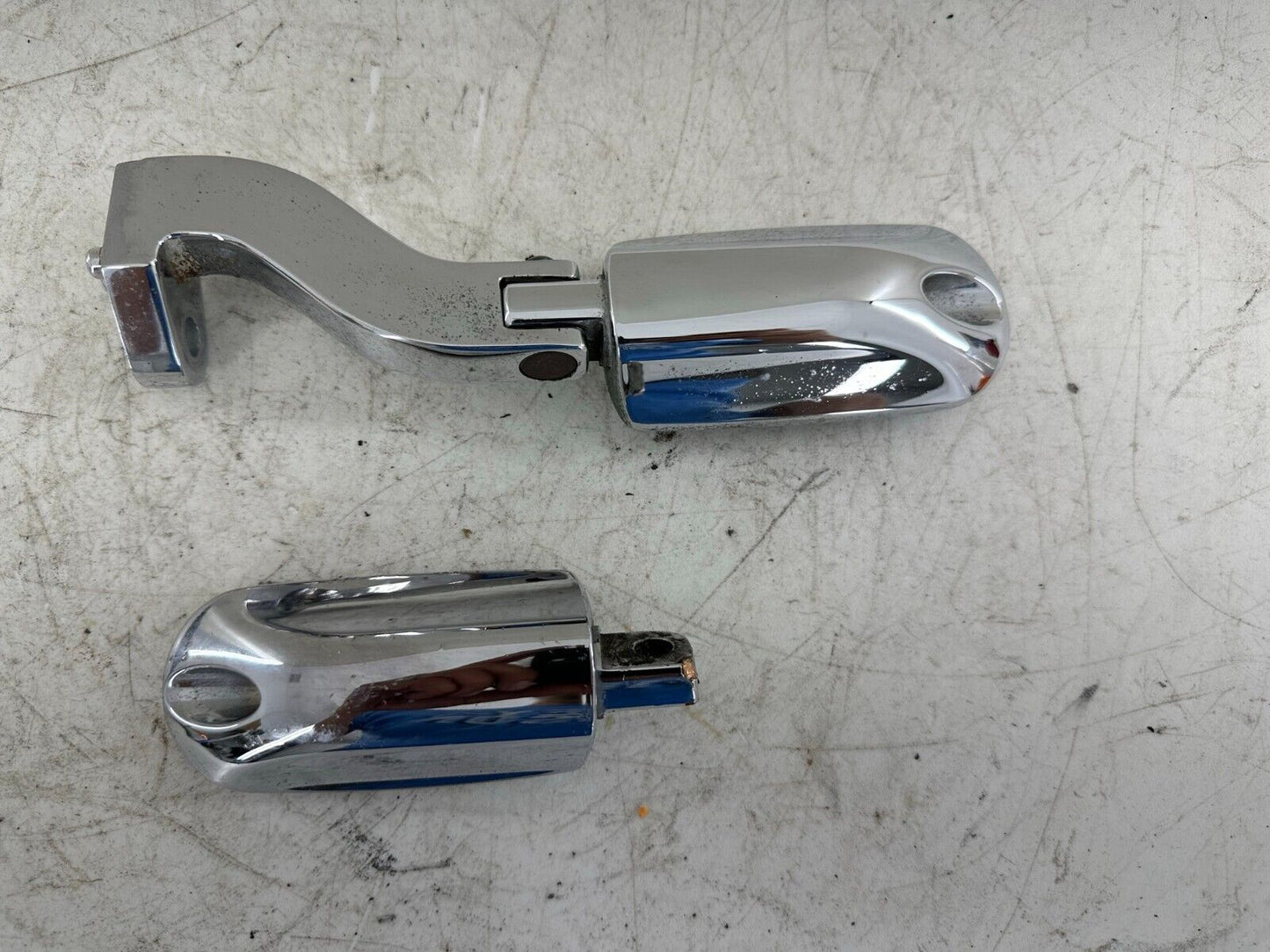 2005 HARLEY FLH ROADKING Passenger Foot Pegs And Mounting Bracket