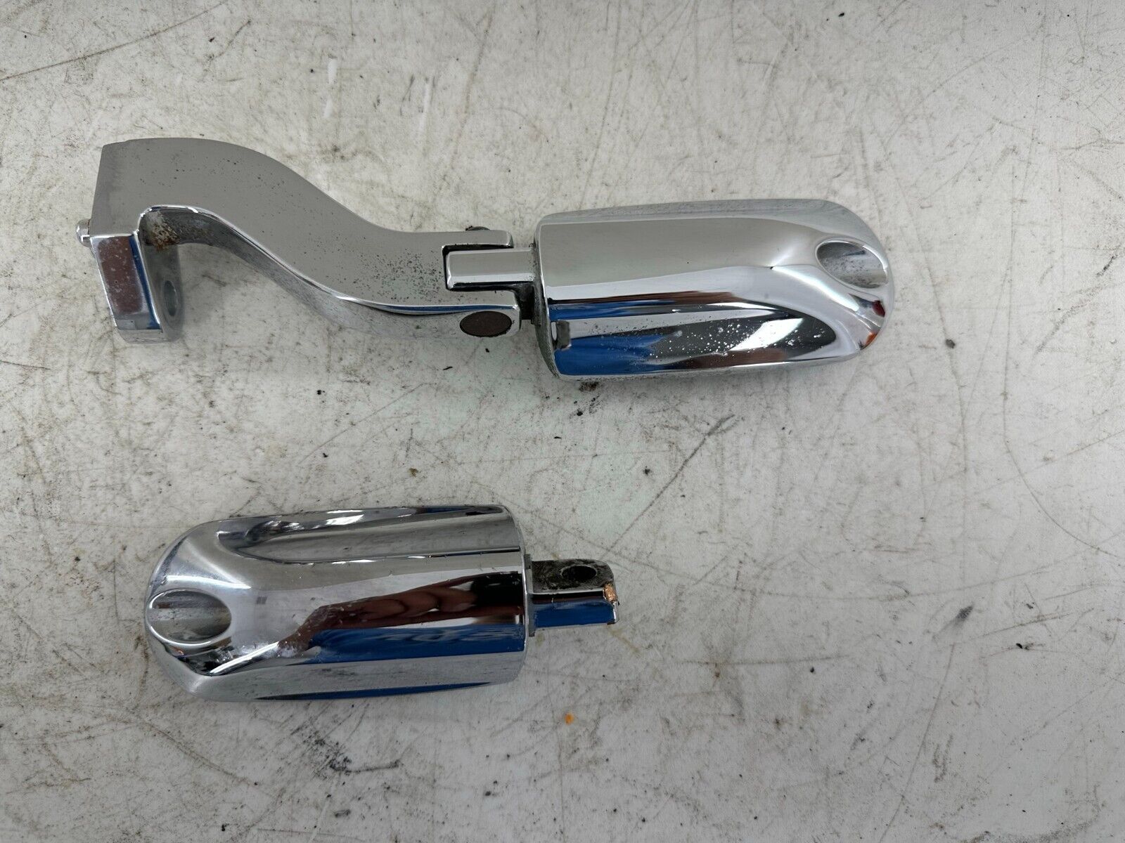 2005 HARLEY FLH ROADKING Passenger Foot Pegs And Mounting Bracket