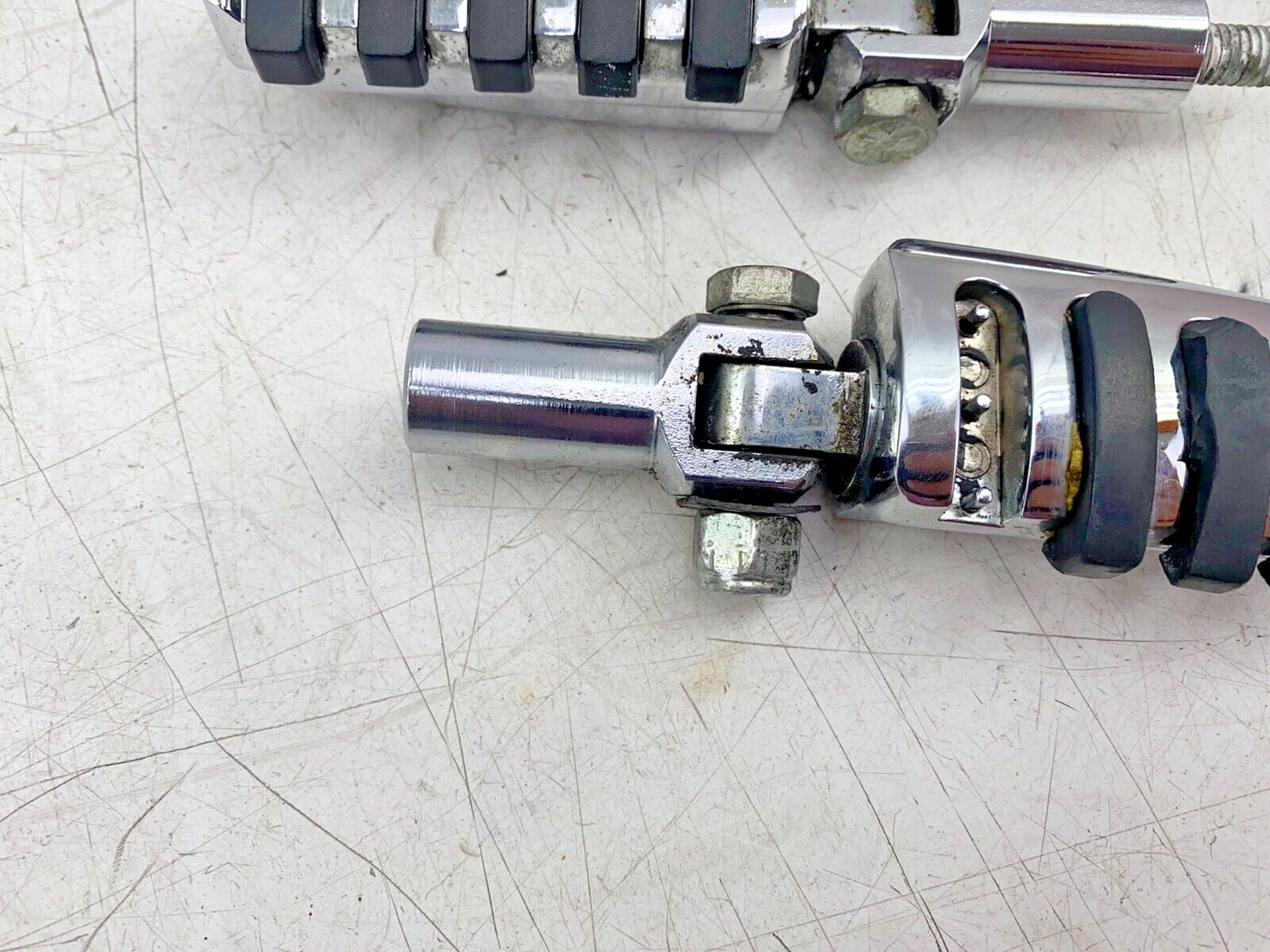 2001 HARLEY SOFTAIL Passenger Foot Pegs & Mounting Brackets