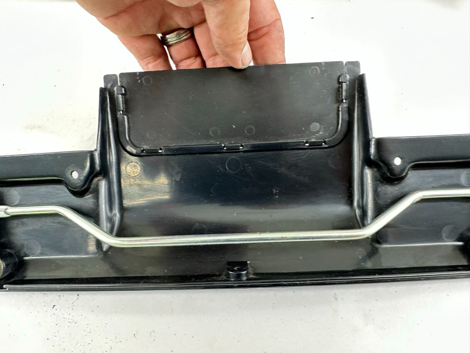 88-00 HONDA GOLDWING GL1500 TRUNK SADDLE BAG LOCK RELEASE LEVERS & COVER GUARD
