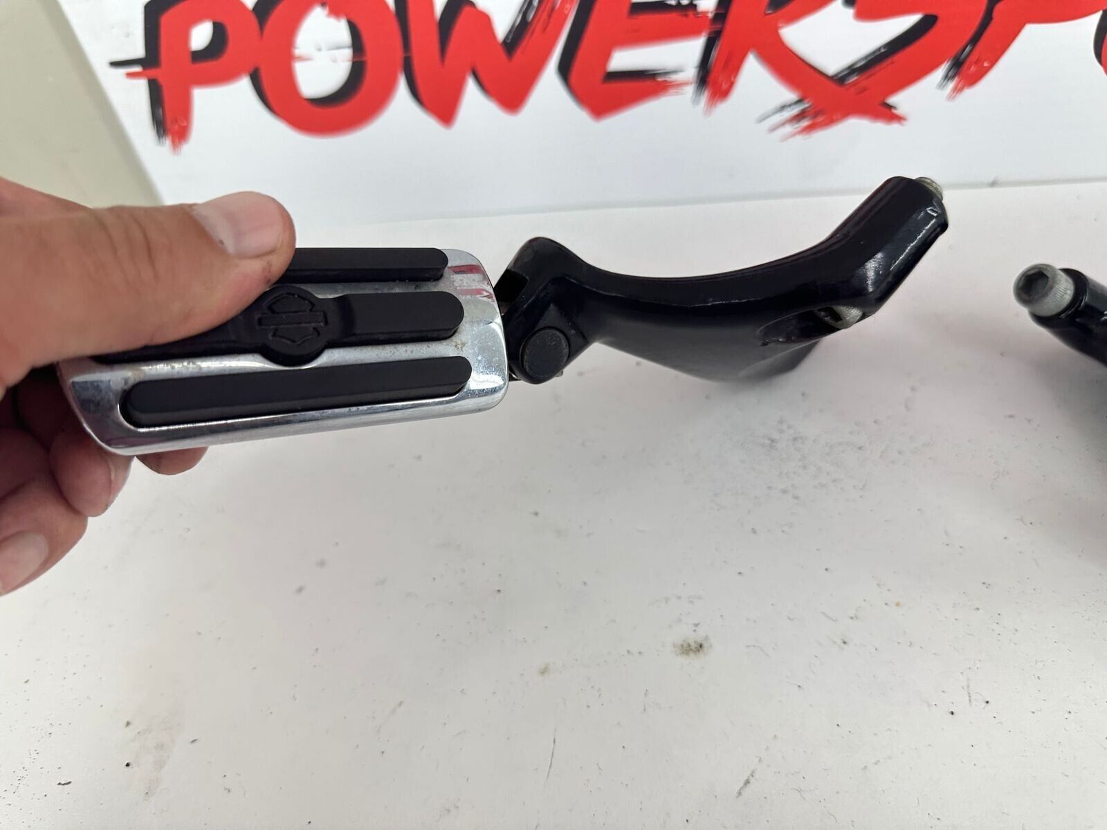 2007 HARLEY SPORTSTER CUSTOM Passenger Footpegs + Mounting Bracket