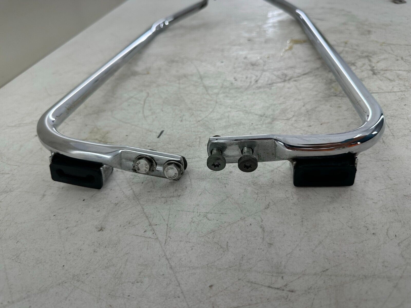 2005 HARLEY FLH ROADKING Saddlebag Lower Chrome Trim Exhaust Mounting Bracket