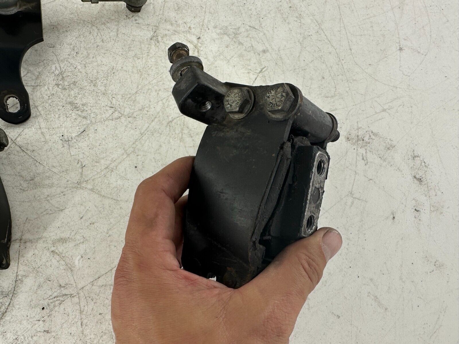 2003 HARLEY DAVIDSON DYNA Rubber Engine Motor Transmission Mount Bracket