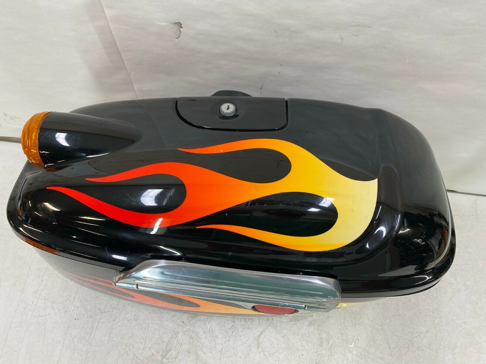 2005 Victory Touring Cruiser Right Saddlebag OEM Factory Hard Bag w/ Turn Signal