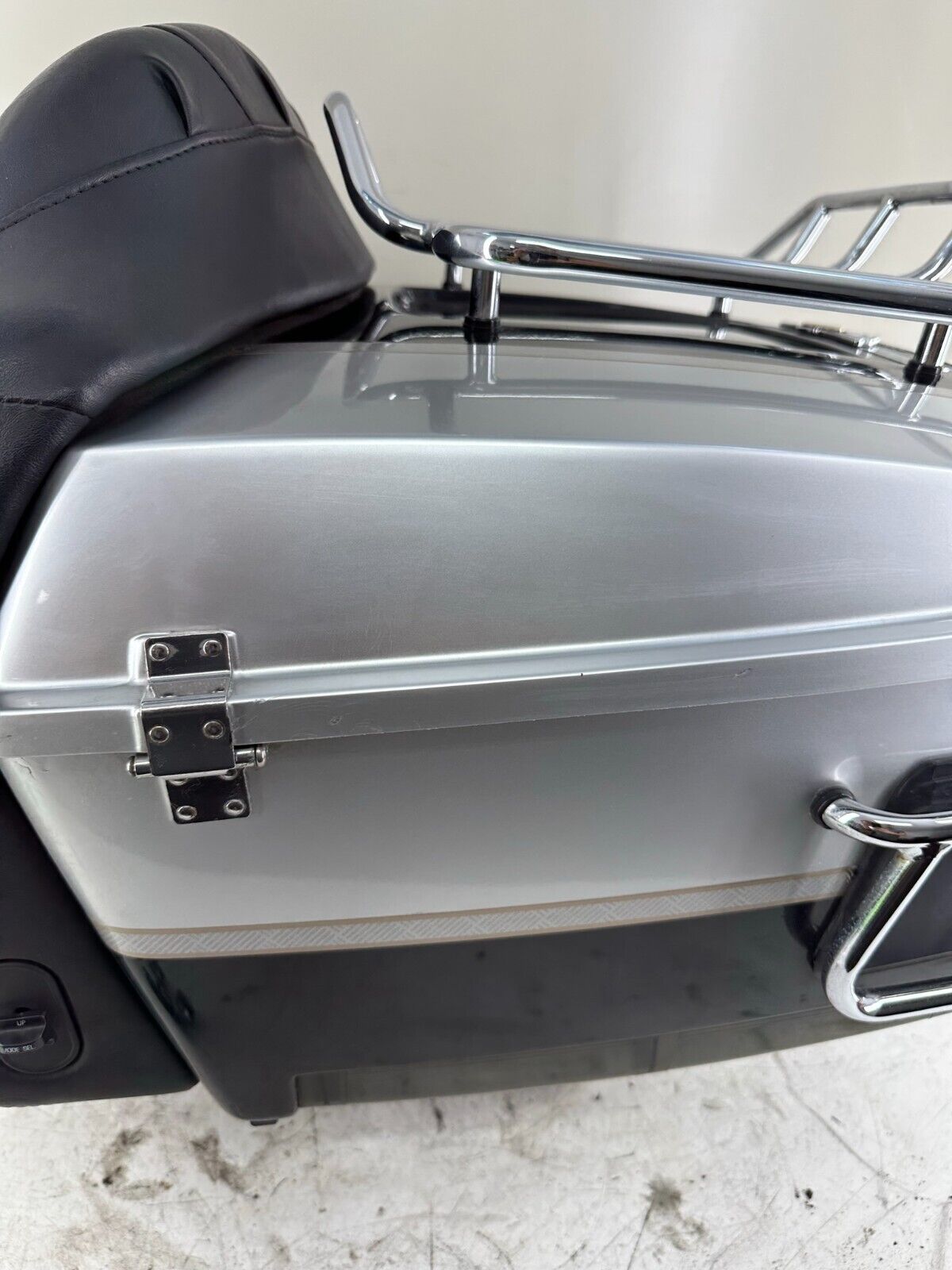 2003 HARLEY FLH ELECTRA GLIDE Tour Pack Pac Trunk Quick Release 100 Anniversary