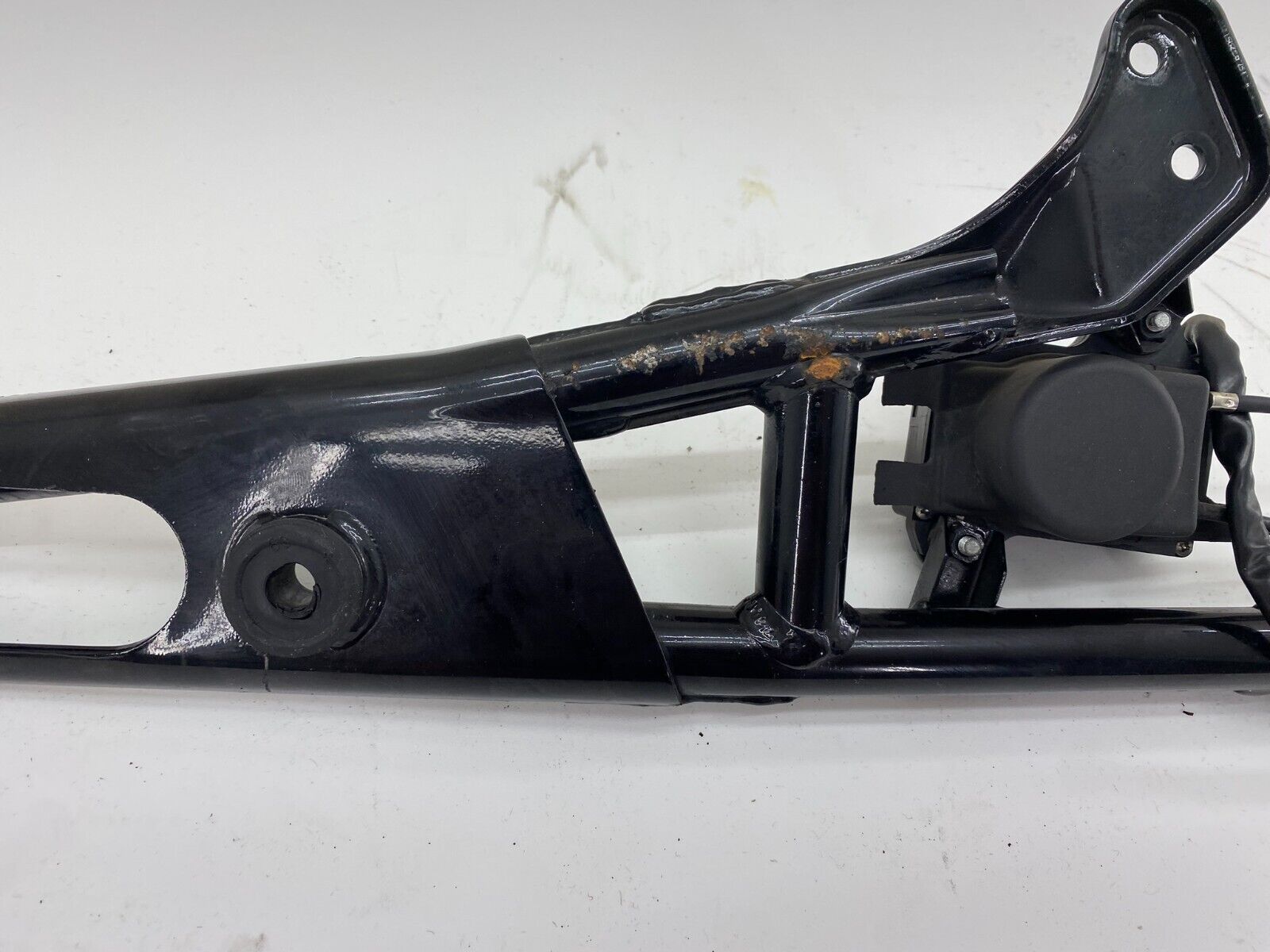 SUZUKI BOULEVARD M109R VZR1800 Exhaust System Hanger Mounting Bracket & Servo