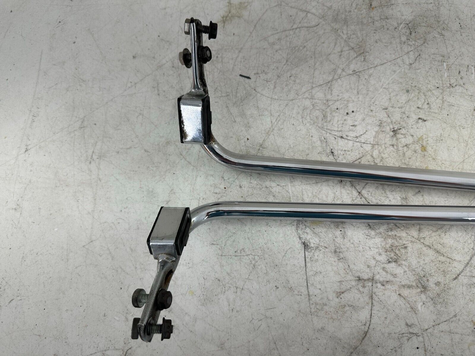 2005 HARLEY FLH ROADKING Saddlebag Lower Chrome Trim Exhaust Mounting Bracket