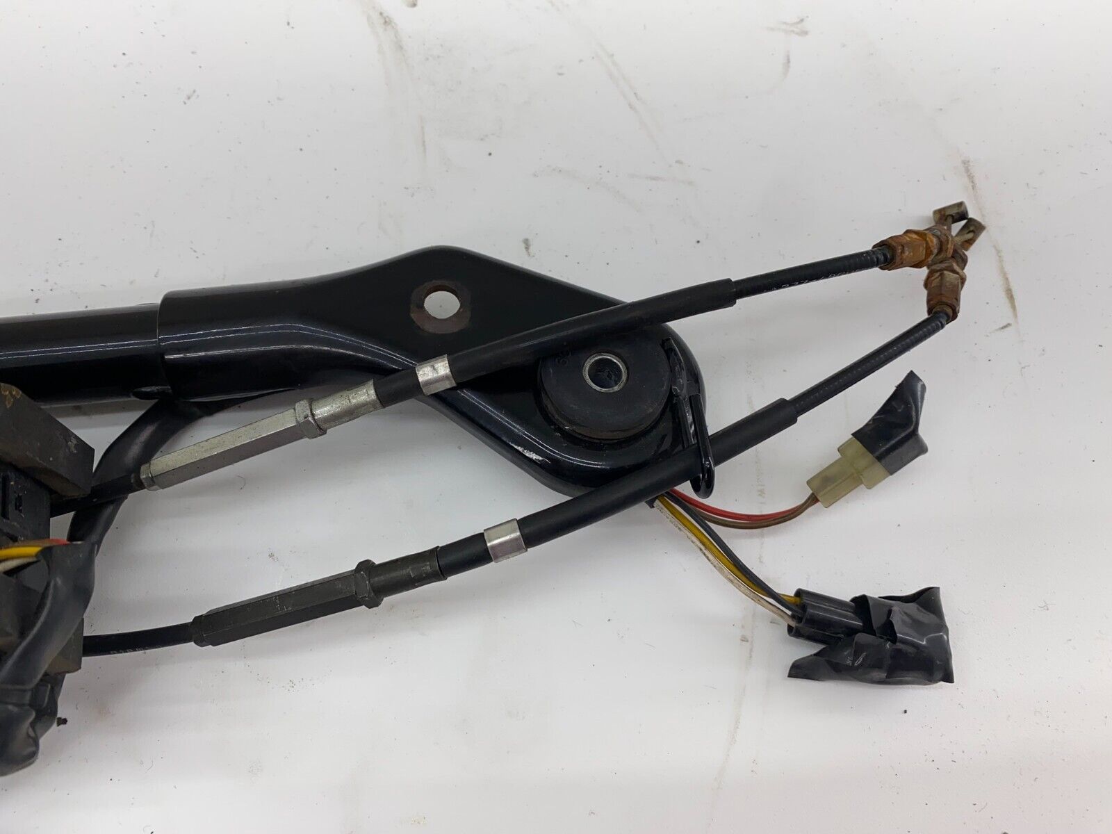SUZUKI BOULEVARD M109R VZR1800 Exhaust System Hanger Mounting Bracket & Servo