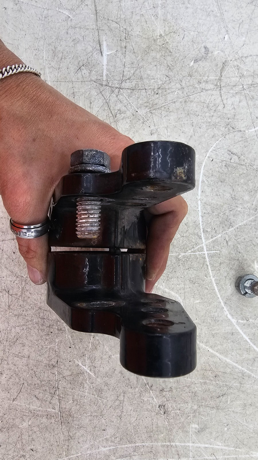 2000 HARLEY FLH ROADKING Rear Swingarm Arm Passenger Floorboard Mount Brackets