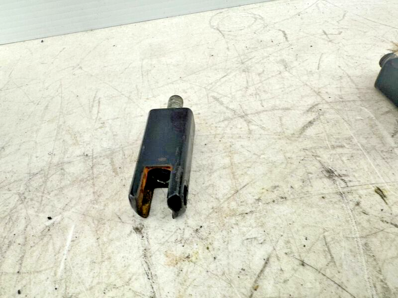 2000 Harley Davidson Sportster Passenger Footpeg Mounting Bracket Frame