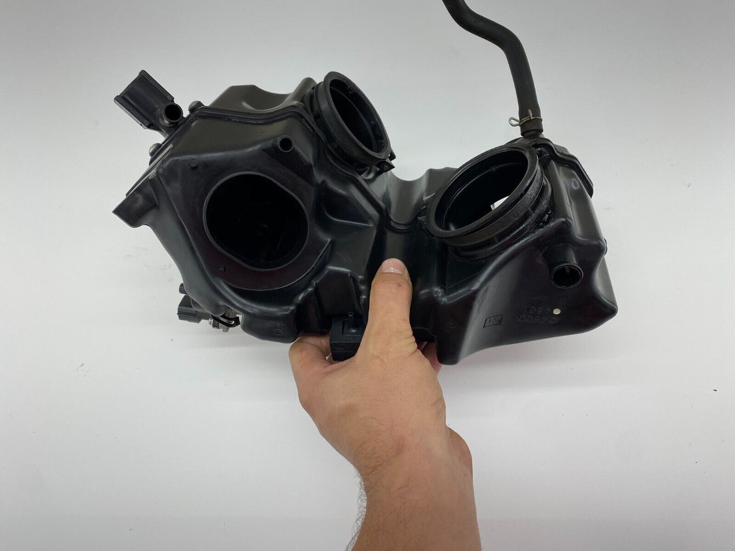 06-17 SUZUKI BOULEVARD M109R VZR1800 Airbox Air Filter Housing Box